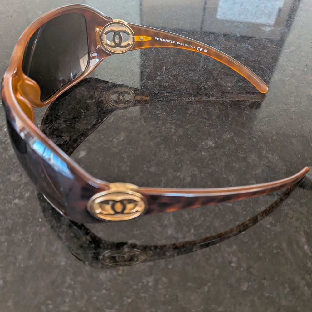 Chanel Interlocking Cc Logo Square Sunglasses - image 3